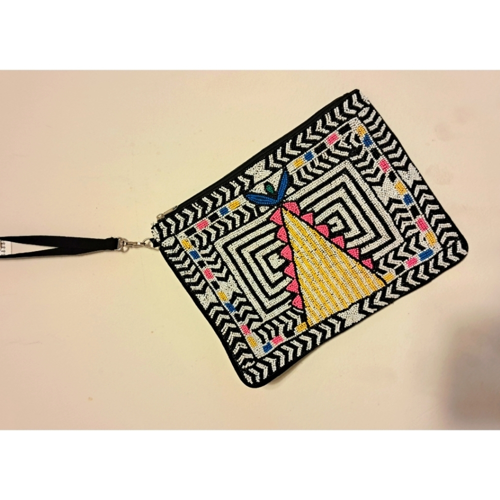 Antik Kraft Beaded Clutch